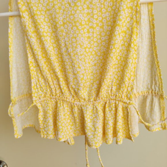 HEART & HIPS | Butter Yellow Front Tie Ruffle Hem Ditsy Floral Boho Crop Top S - Picture 3 of 12